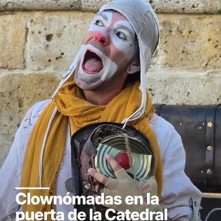 clownomadas-actuacion-puerta-catedral-lacircular